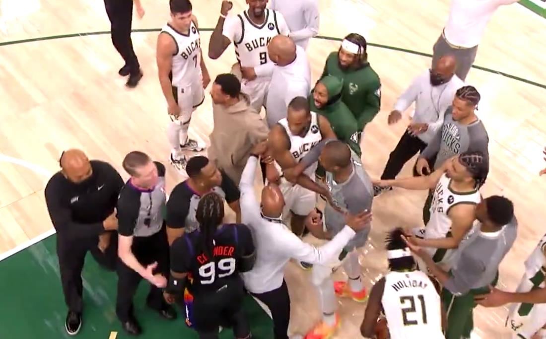 【影片】Crowder和Portis發生口角！Ibaka從板凳席直接衝上場，「嚇」退了Crowder！-黑特籃球-NBA新聞影音圖片分享社區