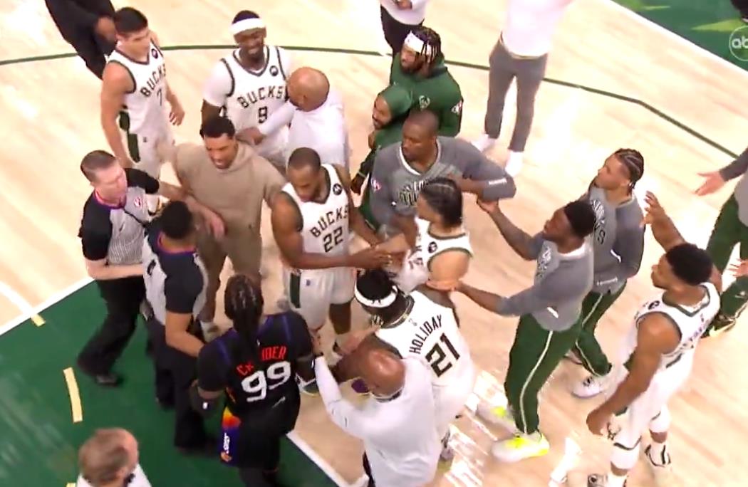 【影片】Crowder和Portis發生口角！Ibaka從板凳席直接衝上場，「嚇」退了Crowder！-黑特籃球-NBA新聞影音圖片分享社區