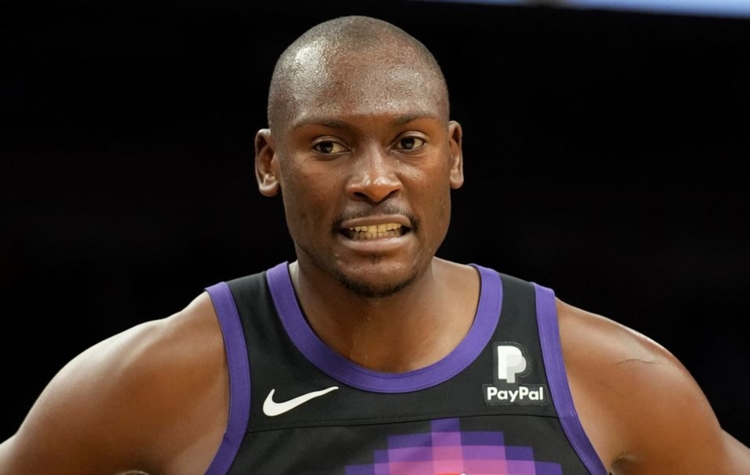 赤子之心!Biyombo宣佈捐出本賽季所有薪水,紀念父親用於家鄉建設醫院,他一直為家鄉做公益!-黑特籃球-NBA新聞影音圖片分享社區