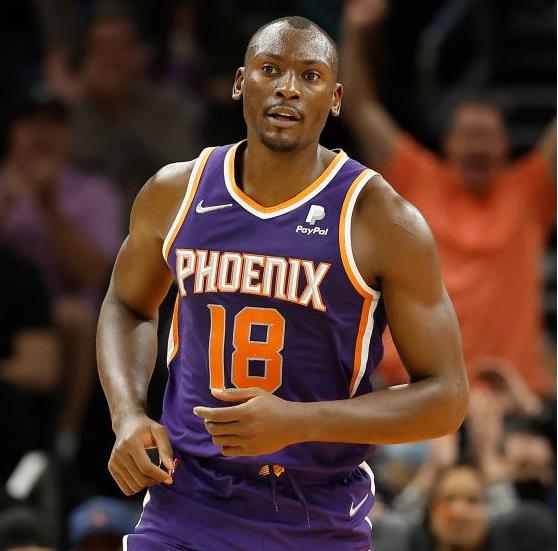 赤子之心!Biyombo宣佈捐出本賽季所有薪水,紀念父親用於家鄉建設醫院,他一直為家鄉做公益!-黑特籃球-NBA新聞影音圖片分享社區