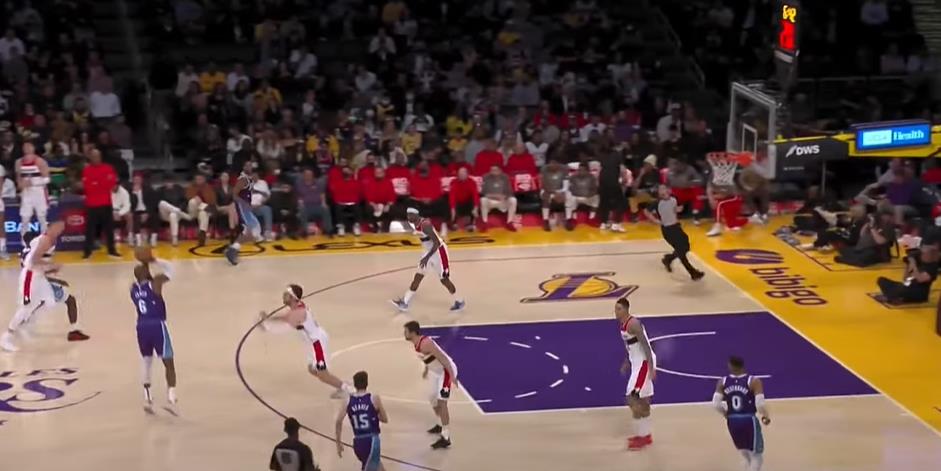 【影片】暴扣三分樣樣有！詹姆斯一人連轟12-0狂潮打停巫師，第三節單節獨攬19分-黑特籃球-NBA新聞影音圖片分享社區