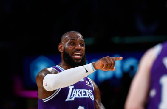 一週內第二次50+！詹姆斯場均得分升至聯盟第一，詮釋無所不能：飛身暴扣+拉桿上籃+6記三分！（影）-黑特籃球-NBA新聞影音圖片分享社區