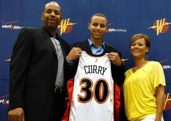 Curry 34歲生日快樂!小球時代的領航者,對籃球最有影響力的人之一!-黑特籃球-NBA新聞影音圖片分享社區