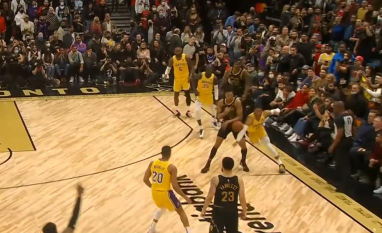 【影片】機智回撤一步!威少談「絕平三分險踩線」:我看了一眼地板,確保腳在三分線外!-黑特籃球-NBA新聞影音圖片分享社區