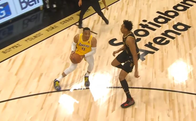 【影片】機智回撤一步!威少談「絕平三分險踩線」:我看了一眼地板,確保腳在三分線外!-黑特籃球-NBA新聞影音圖片分享社區