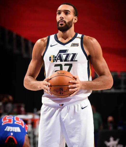 NBA最新數據榜,保羅助攻王穩了,「得分王」老詹大帝字母哥競爭激烈!-黑特籃球-NBA新聞影音圖片分享社區