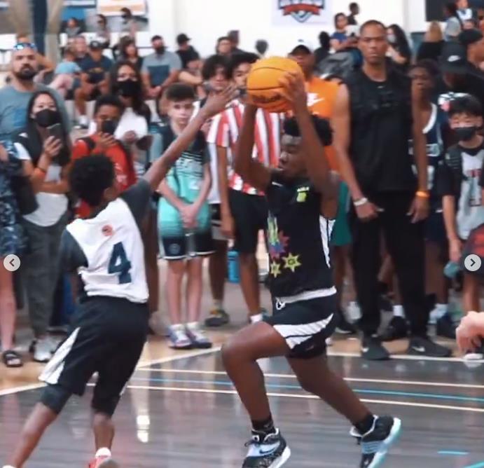 NBA / 【影片】歐洲步+風車灌籃!詹皇14歲小兒子進化了,等不了Bronny可以等他?-黑特籃球-NBA新聞影音圖片分享社區