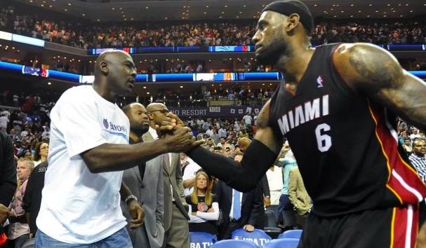 NBA / 名記曝光詹姆斯喬丹往事:喬丹曾把自己的電話號碼給年輕詹姆斯,但後者從未給喬丹撥號!-黑特籃球-NBA新聞影音圖片分享社區