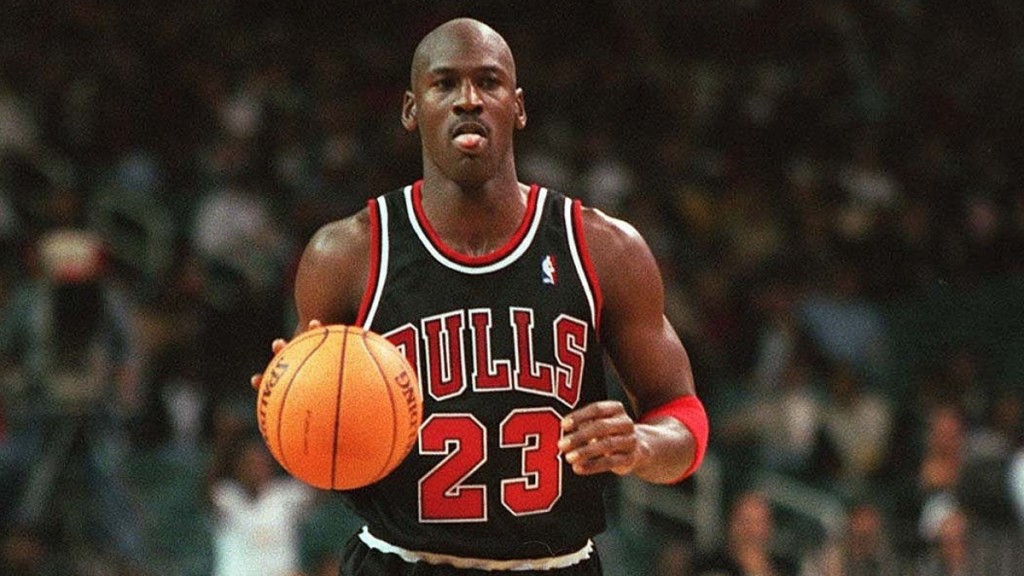 Michael Jordan was ready to 'torch' broadcaster minutes after winning his  last title | Fox News