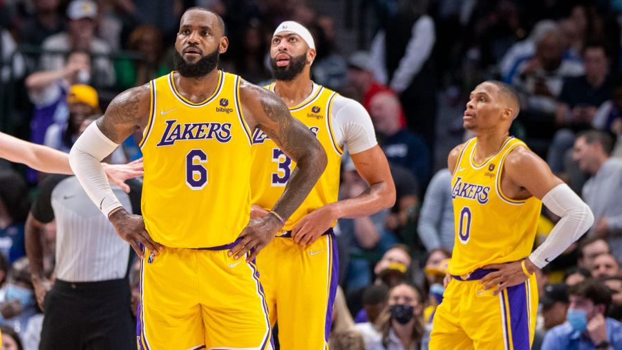 Lakers eliminated from playoffs again as big-name roster goes belly up