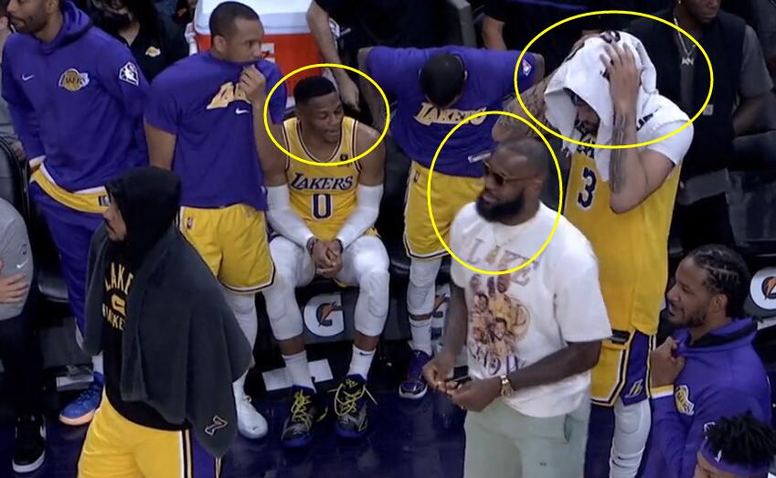 NBA / 湖人出局眾生相!詹姆斯臉色凝重,一眉毛巾包頭沮喪,威少一邊呆坐!-黑特籃球-NBA新聞影音圖片分享社區