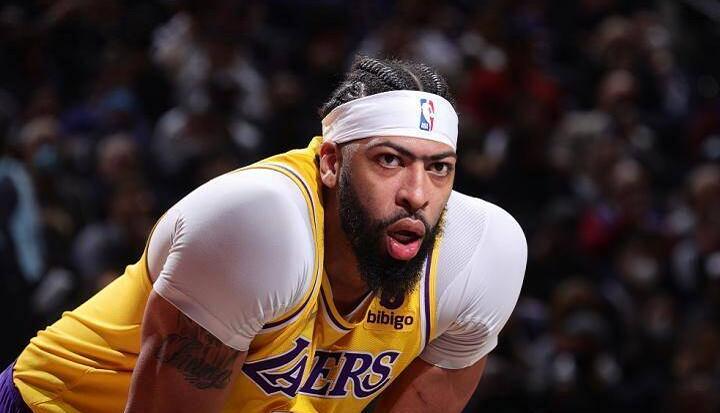 NBA / 【影片】鬥志全無!一眉哥攻防一幕引發爭議,網民怒斥:湖人最後的分崩時刻!-黑特籃球-NBA新聞影音圖片分享社區