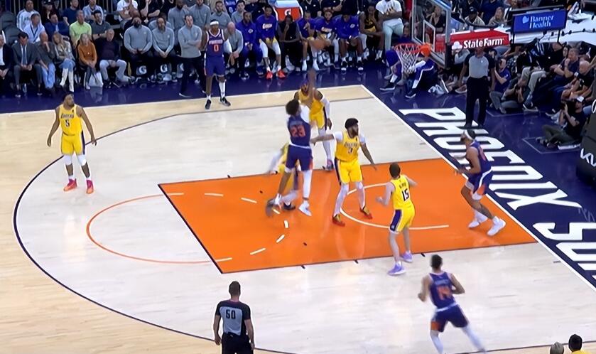 NBA / 【影片】鬥志全無!一眉哥攻防一幕引發爭議,網民怒斥:湖人最後的分崩時刻!-黑特籃球-NBA新聞影音圖片分享社區