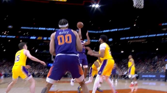 NBA / 【影片】鬥志全無!一眉哥攻防一幕引發爭議,網民怒斥:湖人最後的分崩時刻!-黑特籃球-NBA新聞影音圖片分享社區