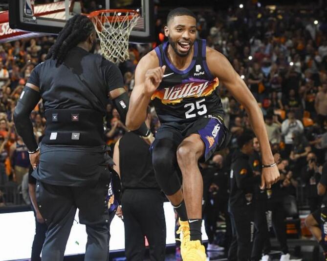 連打425場!NBA生涯從未缺席過一場比賽,現役第一鐵人,9000萬合同太陽賺翻了!-黑特籃球-NBA新聞影音圖片分享社區