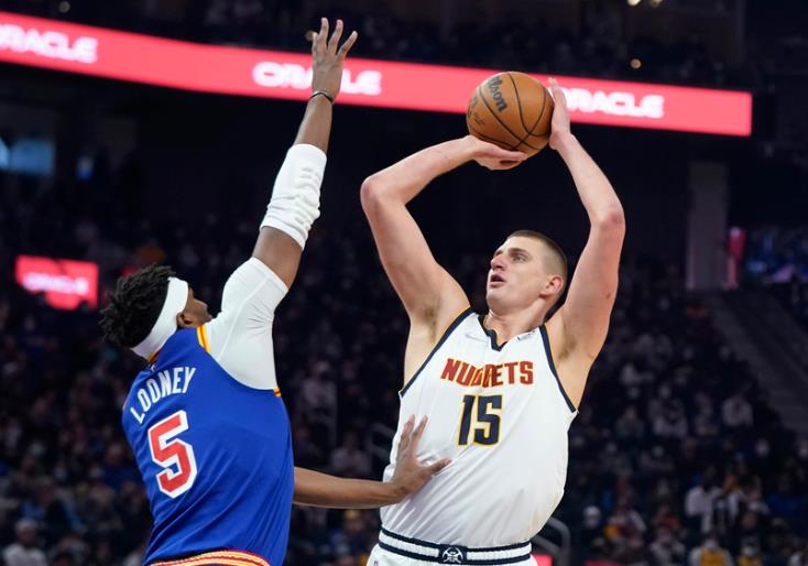 NBA / 勇士取勝之匙!科爾公佈防守Jokic的策略:Looney和格林主防,有多套方案為Jokic準備!-黑特籃球-NBA新聞影音圖片分享社區