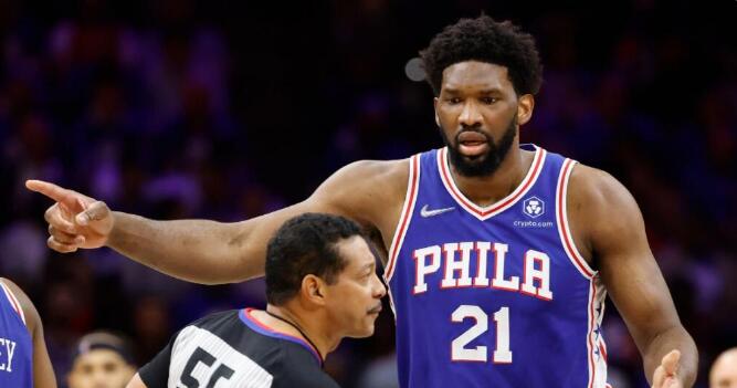 NBA / 暴龍主帥賽後公開抱怨!裁判吹罰尺度不一致,矛頭直指大帝:他幾次打到對手臉卻視而不見!-黑特籃球-NBA新聞影音圖片分享社區