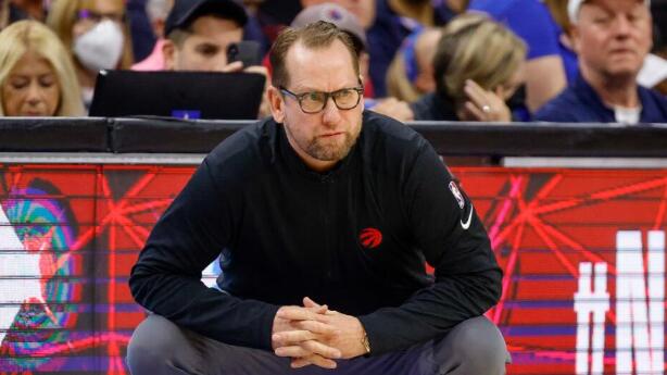 NBA / 暴龍主帥賽後公開抱怨!裁判吹罰尺度不一致,矛頭直指大帝:他幾次打到對手臉卻視而不見!-黑特籃球-NBA新聞影音圖片分享社區