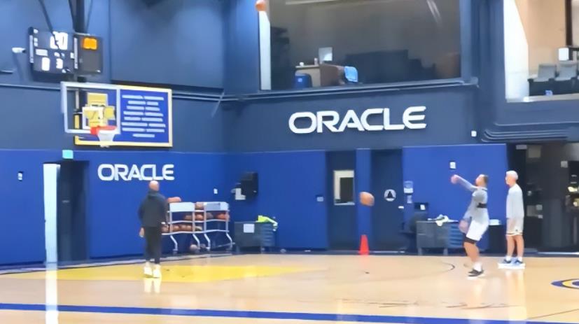 NBA / 【影片】Curry備戰G2開啟加練模式!練到全身濕透,追夢打趣:他是最佳替補,要從防守做起!-黑特籃球-NBA新聞影音圖片分享社區