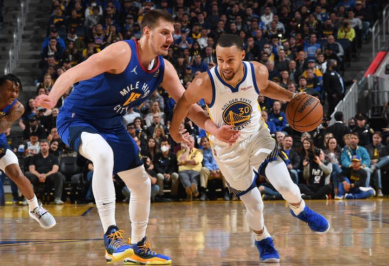 勇士2-0金塊 | Curry替補砍34分普爾29分,Jokic 26+11連吃T遭驅逐,勇士輕取金塊!(影) 勇士2-0金塊 | Curry替補砍34分普爾29分,Jokic 26+11連吃T遭驅逐,勇士輕取金塊!(影)-黑特籃球-NBA新聞影音圖片分享社區