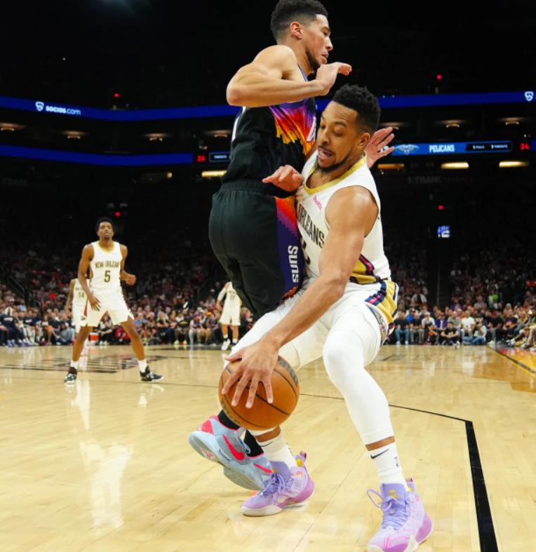 NBA / 布克遭遇哈登式腿筋傷病,缺席2-3週!保羅鼓勵隊員,鵜鶘主將McCollum發聲:受傷的動物更可怕!-黑特籃球-NBA新聞影音圖片分享社區