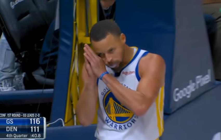 库里用睡觉的姿势庆祝