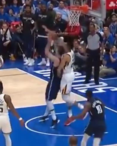 NBA / 【影片】玩弄Gobert!東契奇年度最佳戲耍,五個假動作把Gobert晃暈,Gobert在他面前太聽話了!-黑特籃球-NBA新聞影音圖片分享社區