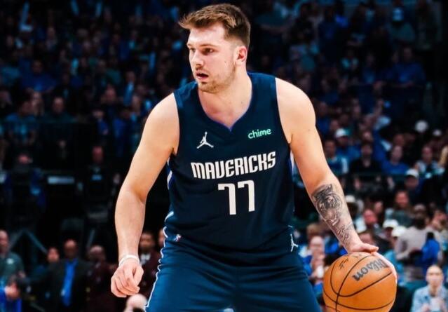 轟33+13拿下天王山!東契奇一人打出11-0抖肩慶祝,晃暈Gobert一幕堪稱「年度最佳戲耍」!(影)-黑特籃球-NBA新聞影音圖片分享社區