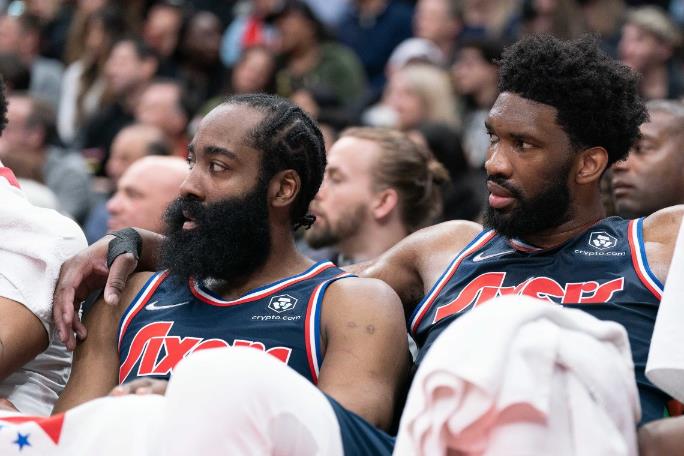 NBA / 五場比賽場均18分+37%命中率!哈登季後賽表現堪稱災難,Embiid賽後指責:我一直都在說他要打出侵略性!-黑特籃球-NBA新聞影音圖片分享社區