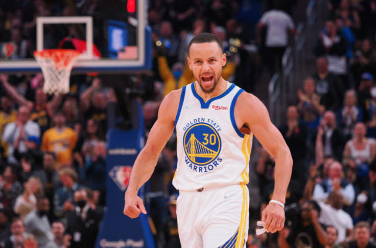 Stephen Curry autographing jersey for older Warriors fan is so wholesome  <p data-wpview-marker=