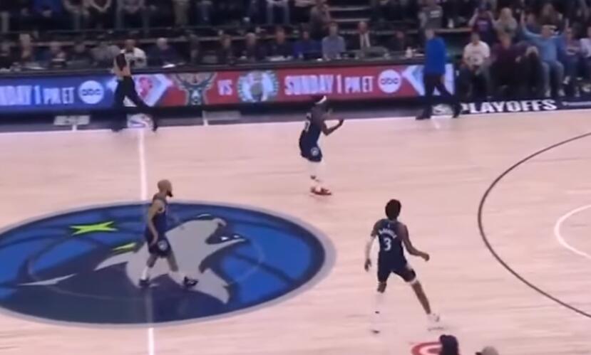 NBA / 【影片】灰狼關鍵戰術讓KAT攻框,結果他卻在外線浪投,連貝弗利也攤手不滿,球迷:難怪被罵「軟蛋」!-黑特籃球-NBA新聞影音圖片分享社區