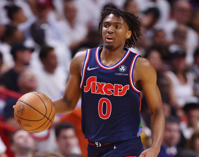 Maxey將球隊扛在肩上,轟34+3創紀錄!下半場獨攬23分一人拚搏,美球迷評價:他比哈登強!-黑特籃球-NBA新聞影音圖片分享社區