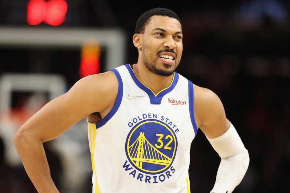 三分6中4,功勞不亞於Curry,今夏續約板上釘釘,他太適合勇士體系了!-黑特籃球-NBA新聞影音圖片分享社區