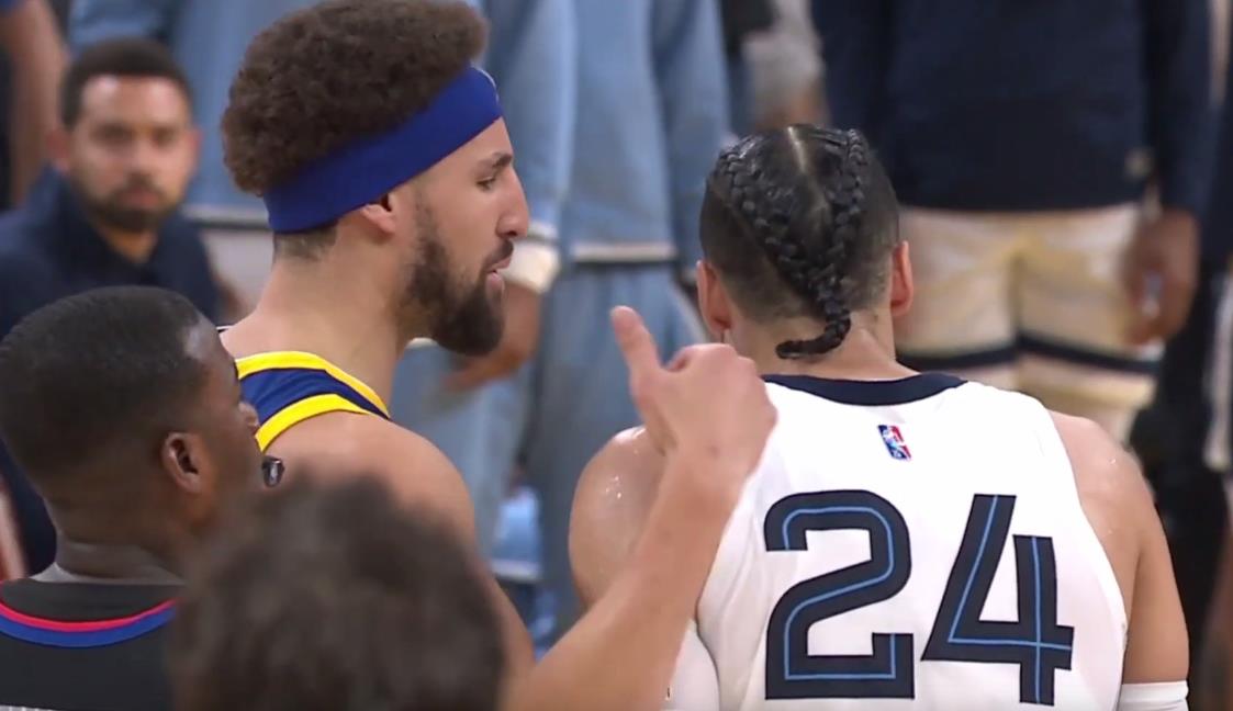 NBA / 【影片】Curry被Dillon惡犯,誰注意到格林和湯普森的反應?球迷:這就是KD離開原因!-黑特籃球-NBA新聞影音圖片分享社區