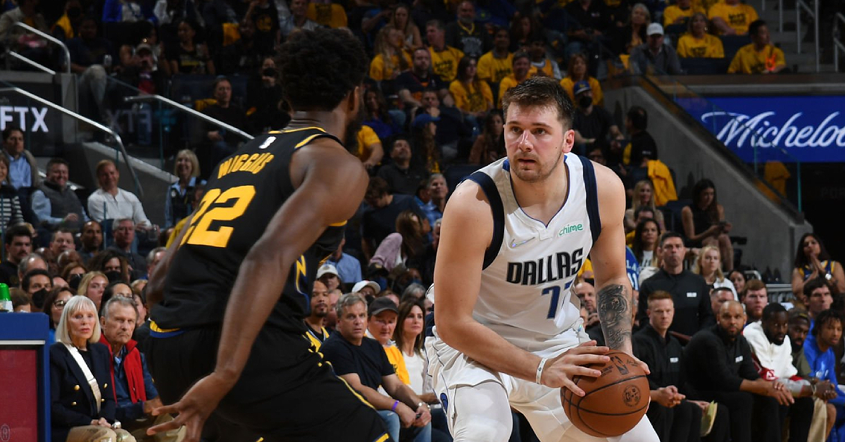 NBA / 勇士打爆獨行俠!誰注意到Wiggins防守東契奇的方式,球迷稱讚:簡直是教科書!-黑特籃球-NBA新聞影音圖片分享社區
