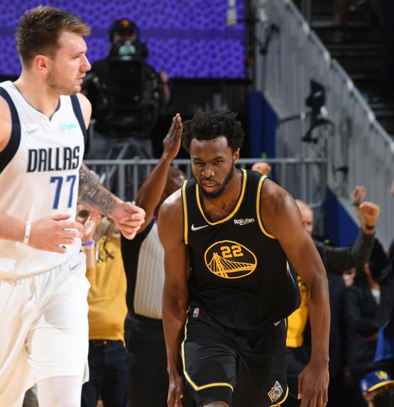 NBA / 勇士打爆獨行俠!誰注意到Wiggins防守東契奇的方式,球迷稱讚:簡直是教科書!-黑特籃球-NBA新聞影音圖片分享社區