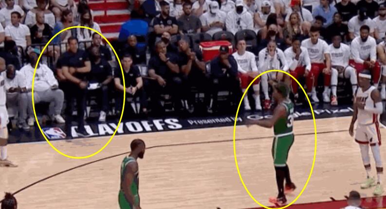NBA / 【影片】不愧是DPOY!斯波做手勢為Butler安排戰術,注意看聰明哥的舉動,高喊兩個單詞,隨後就將其破解!-黑特籃球-NBA新聞影音圖片分享社區