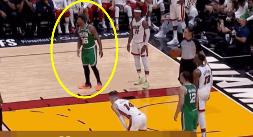 NBA / 【影片】不愧是DPOY!斯波做手勢為Butler安排戰術,注意看聰明哥的舉動,高喊兩個單詞,隨後就將其破解!-黑特籃球-NBA新聞影音圖片分享社區