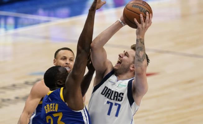 NBA / 獨行俠1-3勇士 | 東契奇轟30分+14板+9助,勇士替補末節發難,獨行俠有驚無險守住勝局!(影)-黑特籃球-NBA新聞影音圖片分享社區
