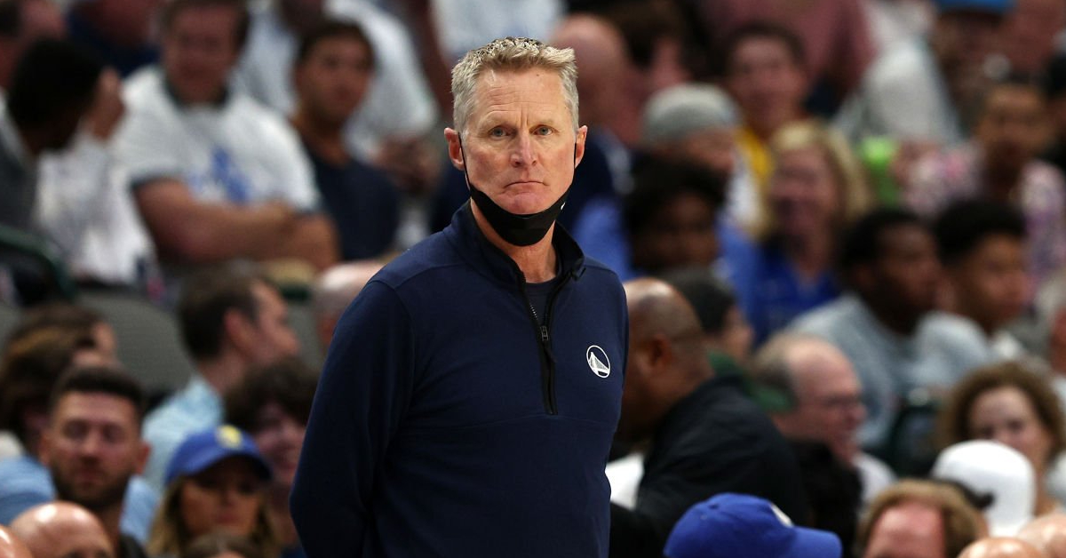 NBA / 落後29分追到僅剩12分,鏡頭給到場邊勇士老闆,後者露出尷尬笑容!(影)-黑特籃球-NBA新聞影音圖片分享社區