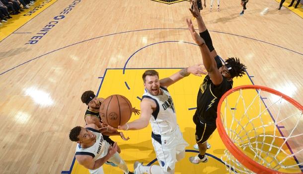 NBA / 東契奇出局仍上全美熱搜!手感冰涼很生氣,單節15分打停科爾,賽後大方祝賀勇士!-黑特籃球-NBA新聞影音圖片分享社區