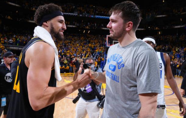NBA / 東契奇出局仍上全美熱搜!手感冰涼很生氣,單節15分打停科爾,賽後大方祝賀勇士!-黑特籃球-NBA新聞影音圖片分享社區
