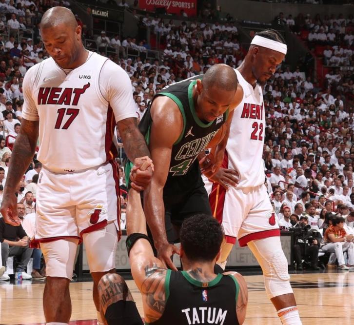 綠軍官方鬧笑話!曬十年前東決G5勝仗,直言「十年後同樣的結果」,球迷怒斥:然後G6G7輸了?-黑特籃球-NBA新聞影音圖片分享社區