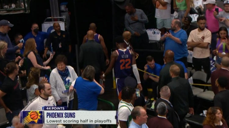 NBA / 【影片】鬧大了!東契奇暴怒嘲諷裁判,做出「數錢手勢」起哄,恐要面臨追加處罰!-黑特籃球-NBA新聞影音圖片分享社區