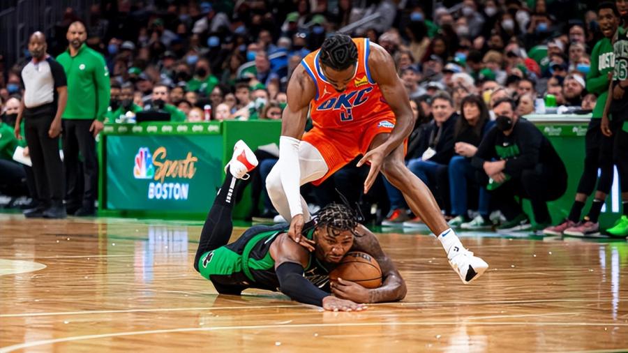恭喜聰明哥,成為歷史第一人!榮獲「NBA最佳拼搏獎」,力壓四大悍將再獲殊榮!-黑特籃球-NBA新聞影音圖片分享社區