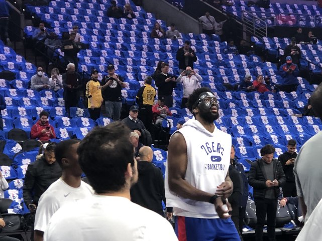 NBA / Embiid今天正式復出!佩戴灰色面具,上場受時間限制,半場取7+7,他仍堅信76人能奪冠!(影)-黑特籃球-NBA新聞影音圖片分享社區