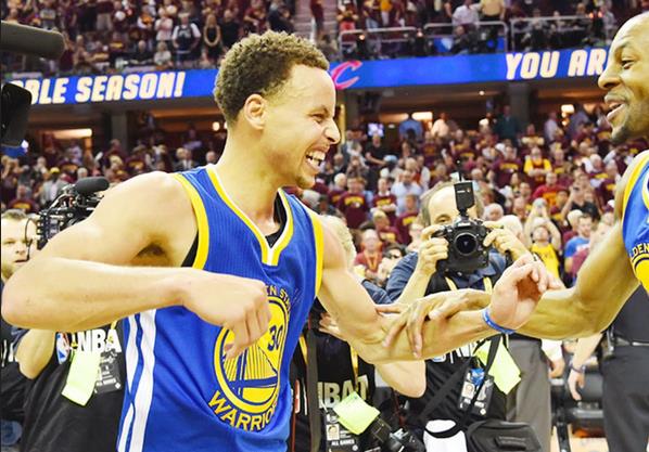 NBA / 鐵證如山!Curry的FMVP被黑,15年總冠軍賽唯一神跡曝光,卻只換來0票太可笑!-黑特籃球-NBA新聞影音圖片分享社區