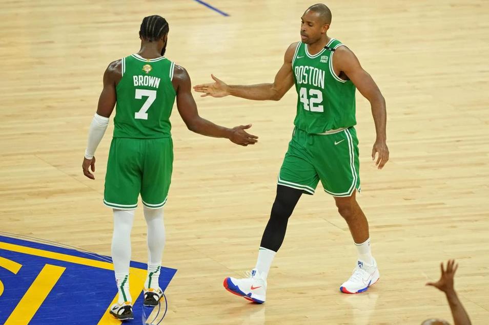 零封追夢+防到萌神4中1!36歲Horford有多強?1項進攻數據聯盟唯一-黑特籃球-NBA新聞影音圖片分享社區