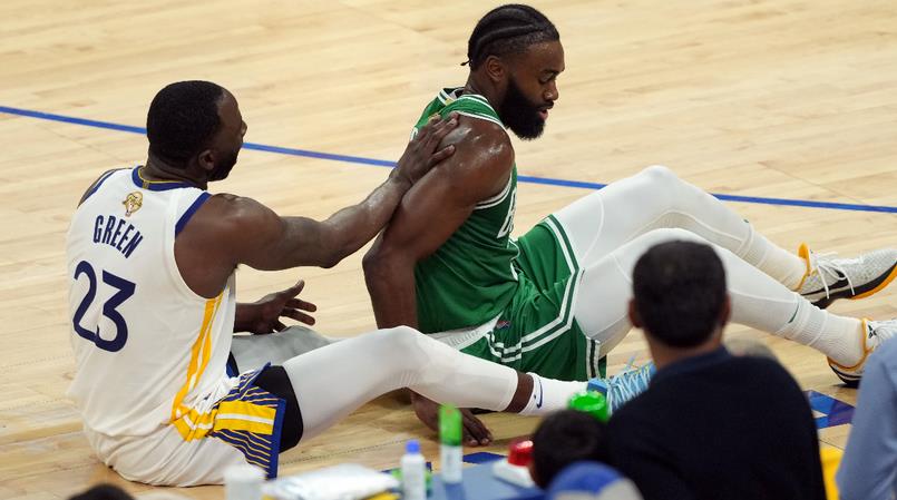 格林已達到技術犯規判罰標準,為何裁判原諒他?前NBA名哨解釋:裁判在控場保護格林!-黑特籃球-NBA新聞影音圖片分享社區