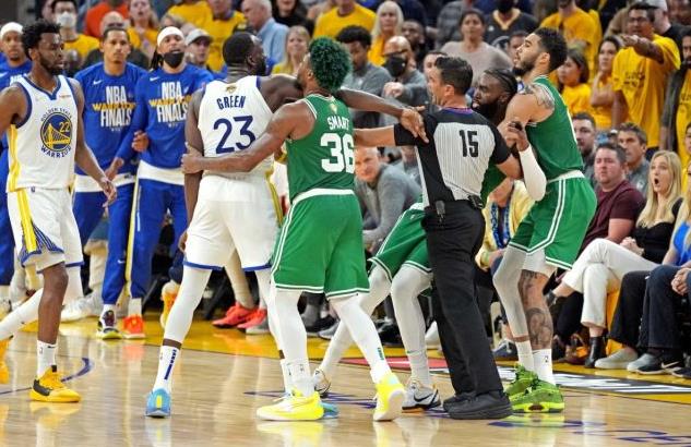 NBA / 賽季總支出高達3.46億美元,引多隊不滿!勇士總經理霸氣回擊:我們靠選人而不是簽人!-黑特籃球-NBA新聞影音圖片分享社區